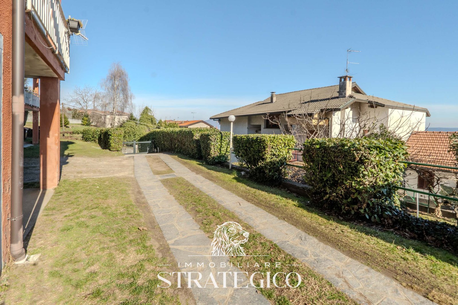 fosseno-appartamento-vista-lago-con-box_047