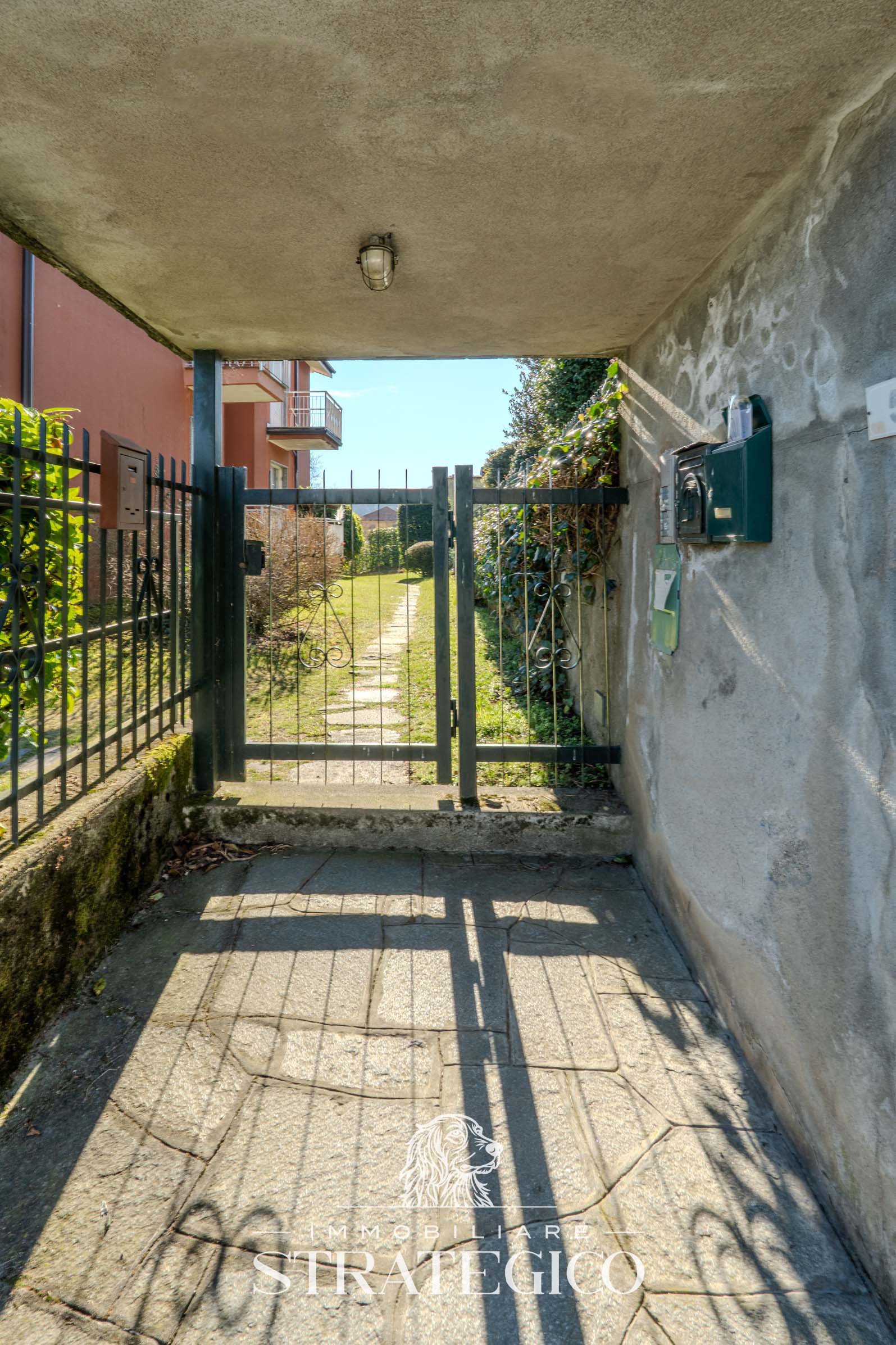 fosseno-appartamento-vista-lago-con-box_055