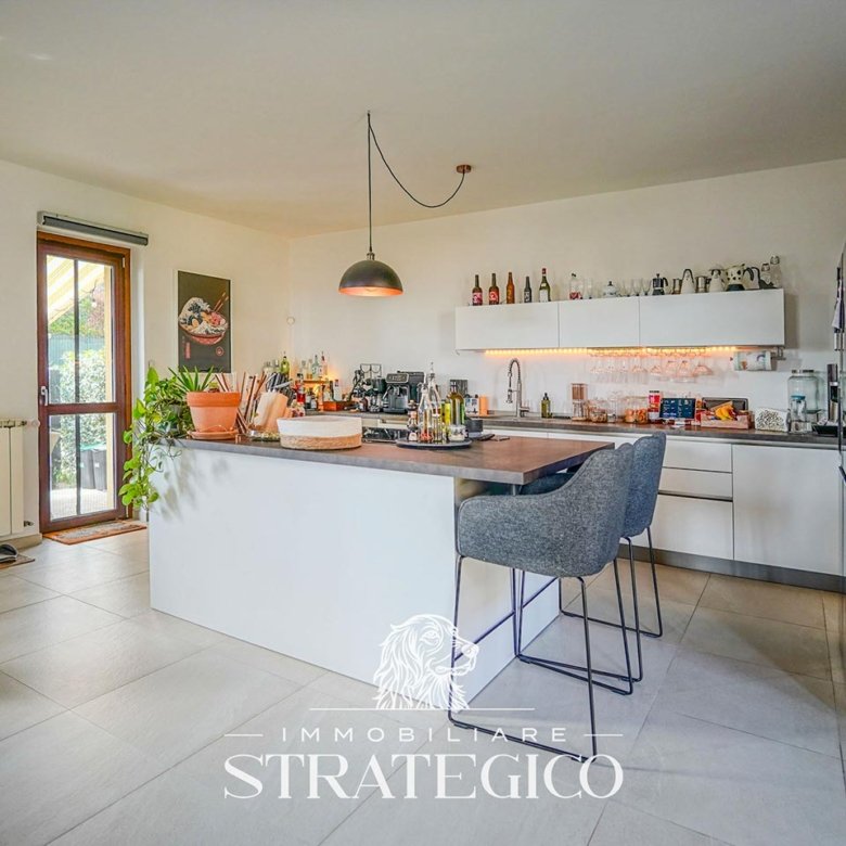 Paruzzaro — Trilocale completamente ristrutturato con giardino, domotica e fotovoltaico