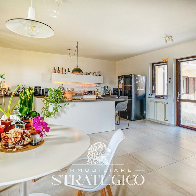 Paruzzaro — Trilocale completamente ristrutturato con giardino, domotica e fotovoltaico