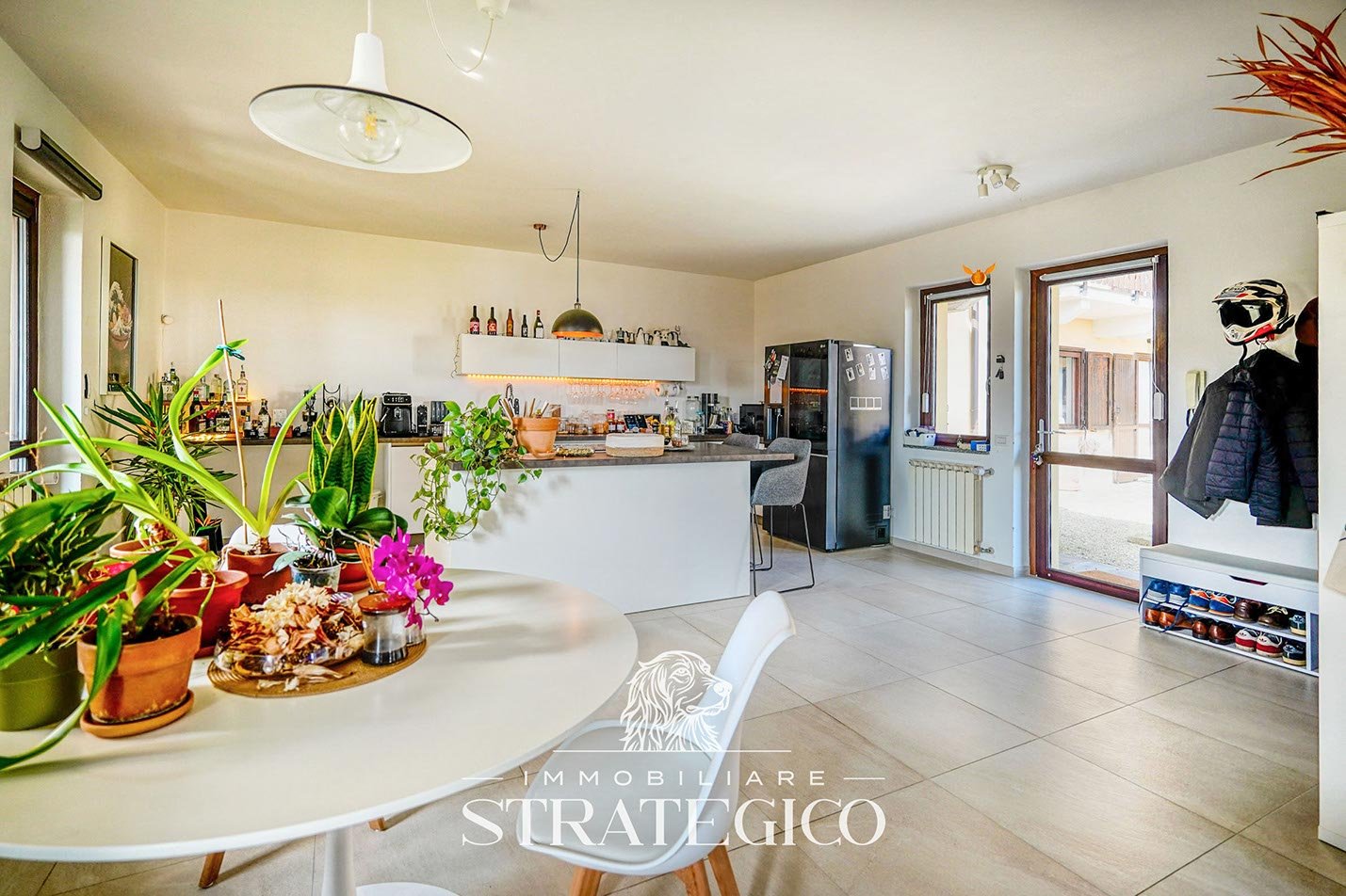 Paruzzaro — Trilocale completamente ristrutturato con giardino, domotica e fotovoltaico