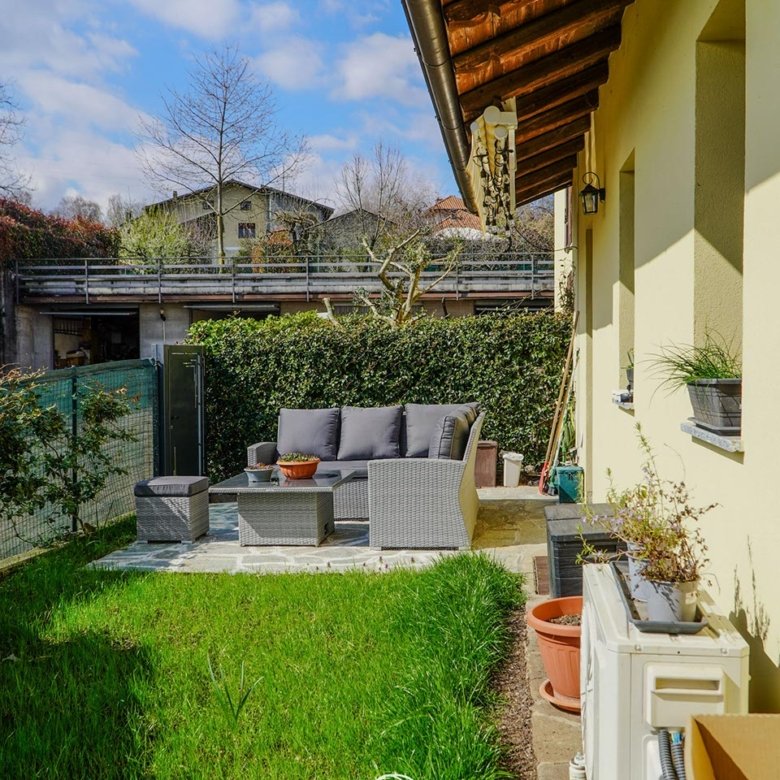 Paruzzaro — Trilocale completamente ristrutturato con giardino, domotica e fotovoltaico
