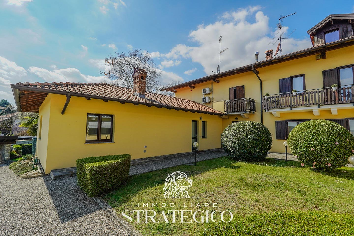Paruzzaro — Trilocale completamente ristrutturato con giardino, domotica e fotovoltaico