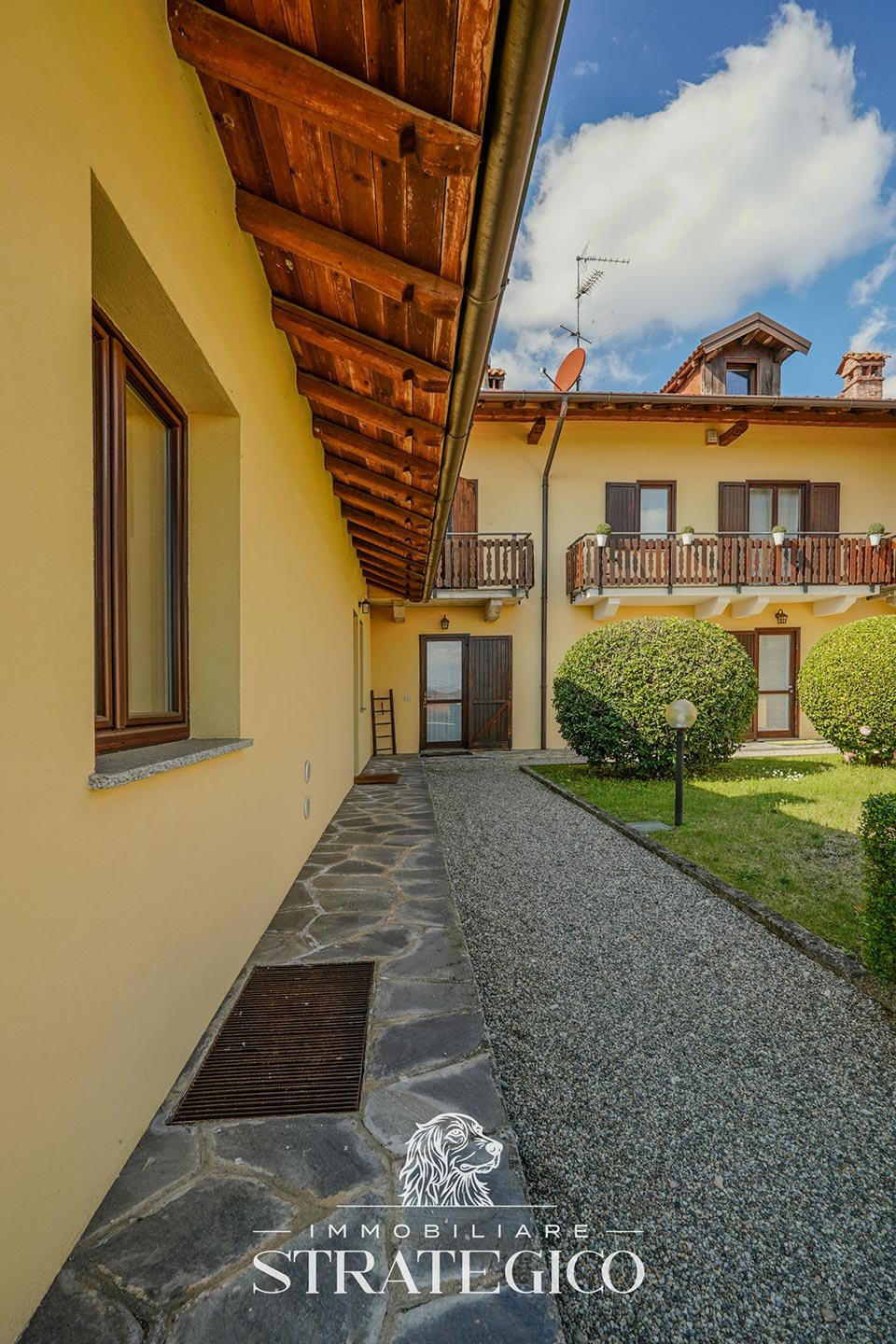 Paruzzaro — Trilocale completamente ristrutturato con giardino, domotica e fotovoltaico