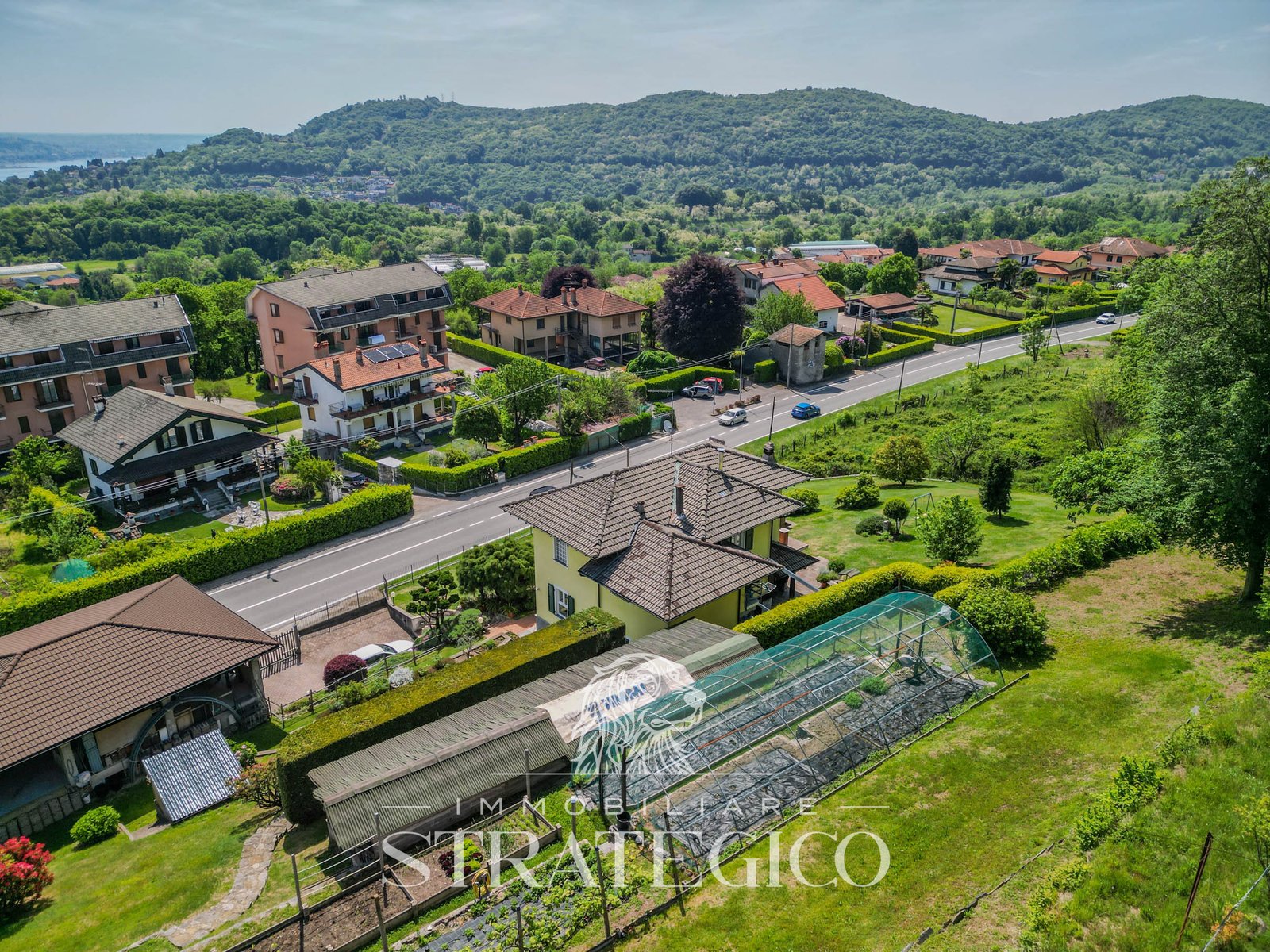 Pisano — Villa su 3 livelli + ampio fabbricato + terreno indipendente