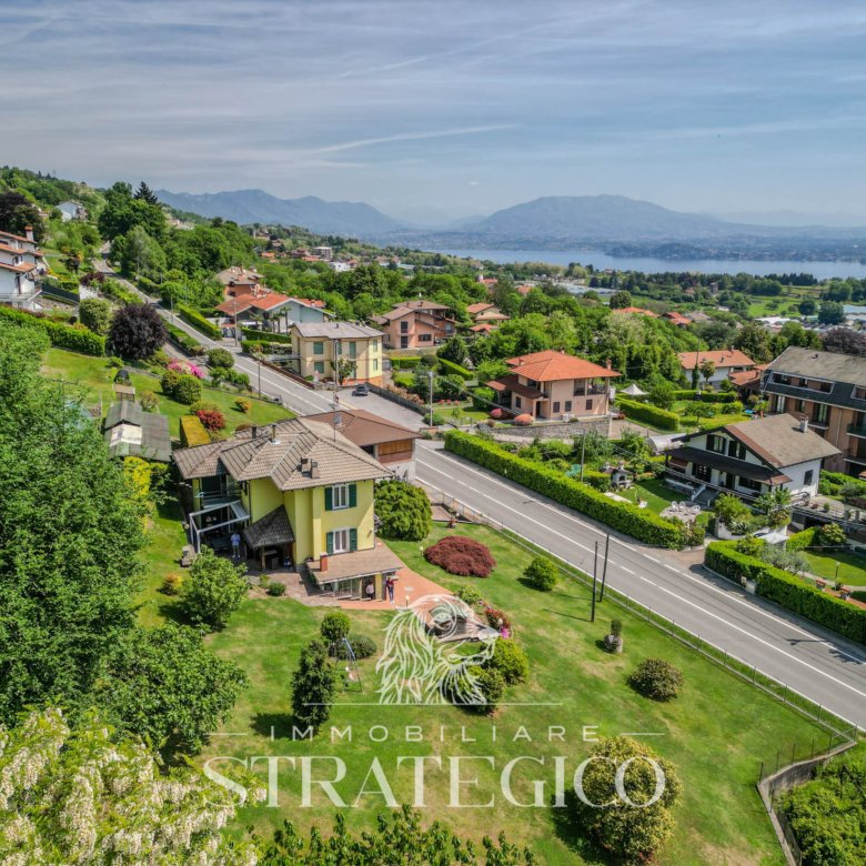 Pisano — Villa su 3 livelli + ampio fabbricato + terreno indipendente