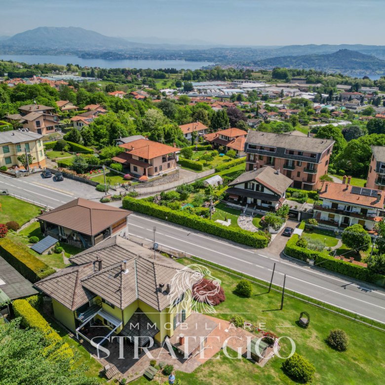Pisano — Villa su 3 livelli + ampio fabbricato + terreno indipendente