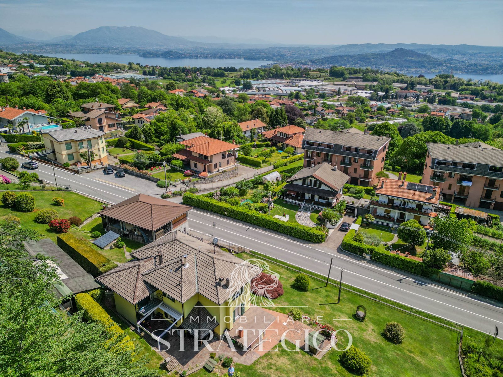 Pisano — Villa su 3 livelli + ampio fabbricato + terreno indipendente