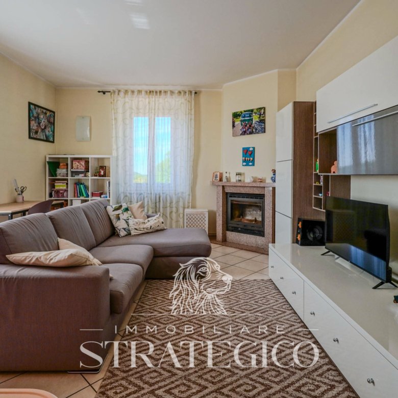 Pisano — Villa su 3 livelli + ampio fabbricato + terreno indipendente