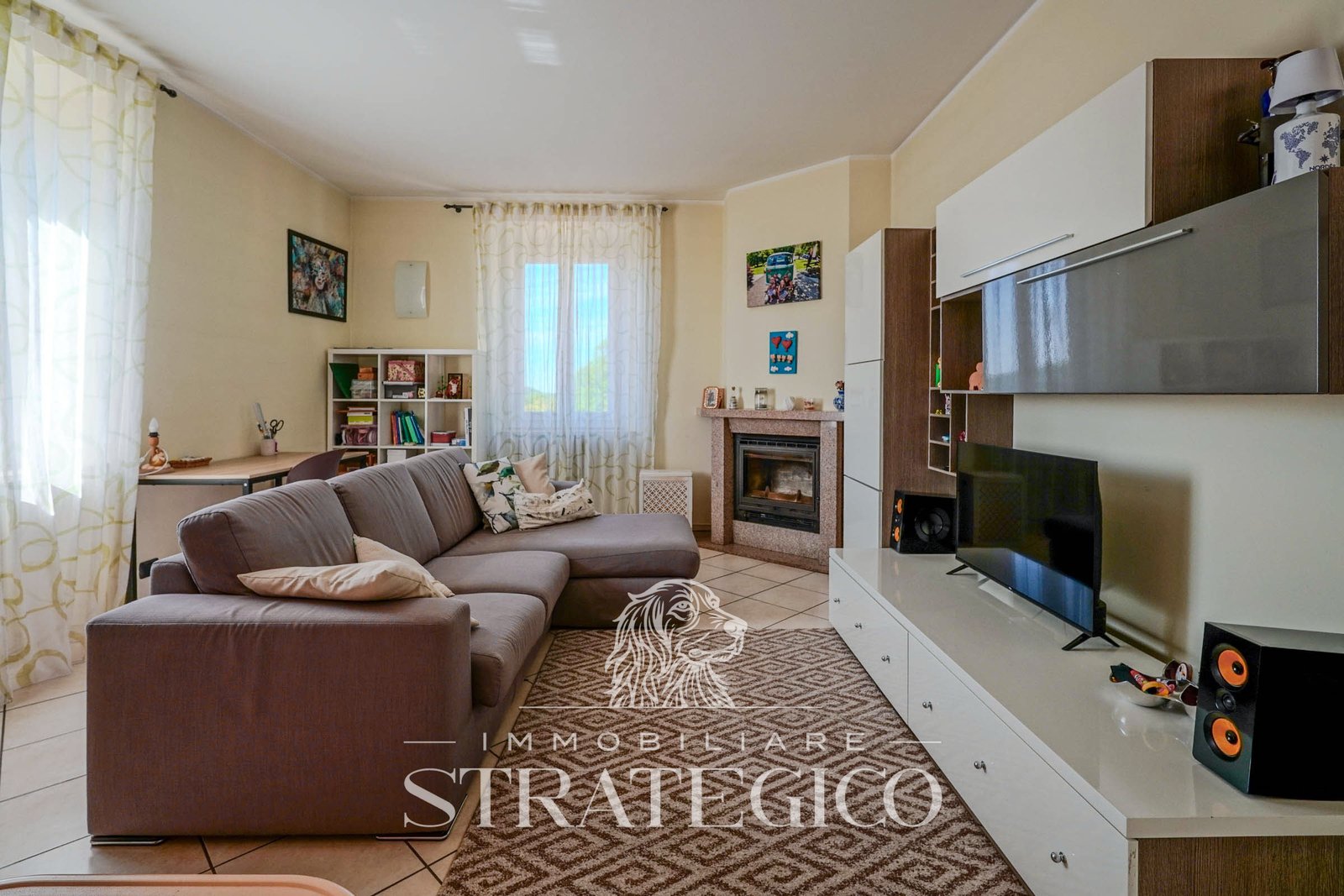 Pisano — Villa su 3 livelli + ampio fabbricato + terreno indipendente