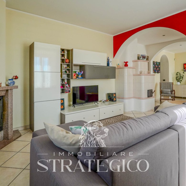 Pisano — Villa su 3 livelli + ampio fabbricato + terreno indipendente