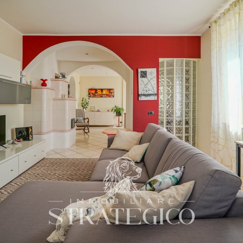 Pisano — Villa su 3 livelli + ampio fabbricato + terreno indipendente
