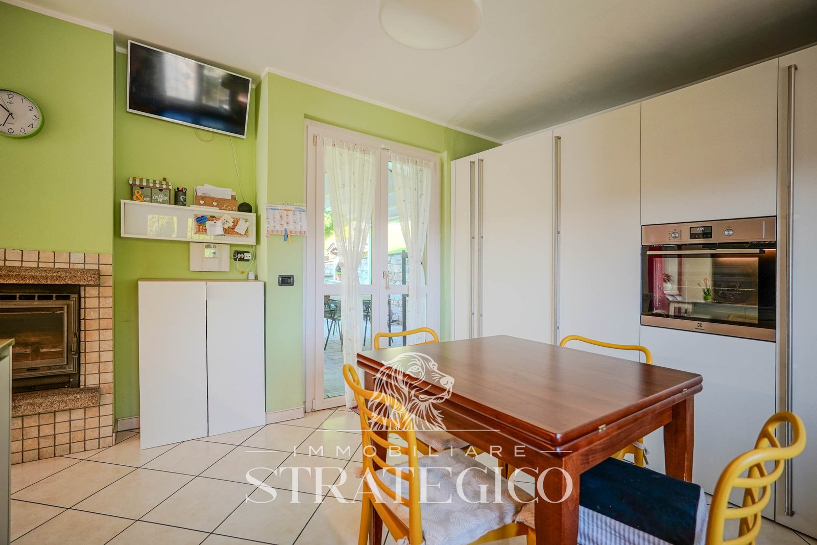 Pisano — Villa su 3 livelli + ampio fabbricato + terreno indipendente
