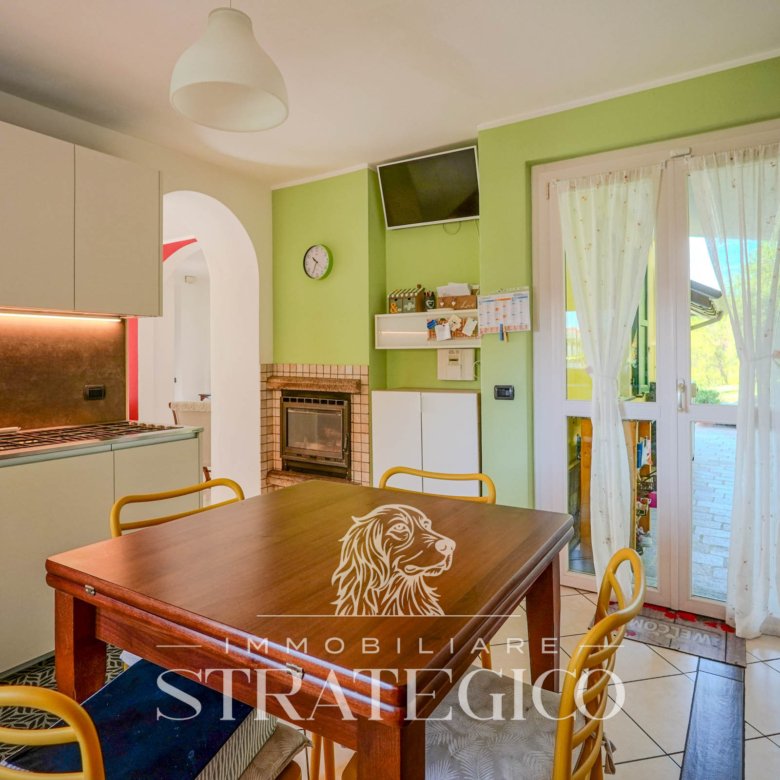 Pisano — Villa su 3 livelli + ampio fabbricato + terreno indipendente