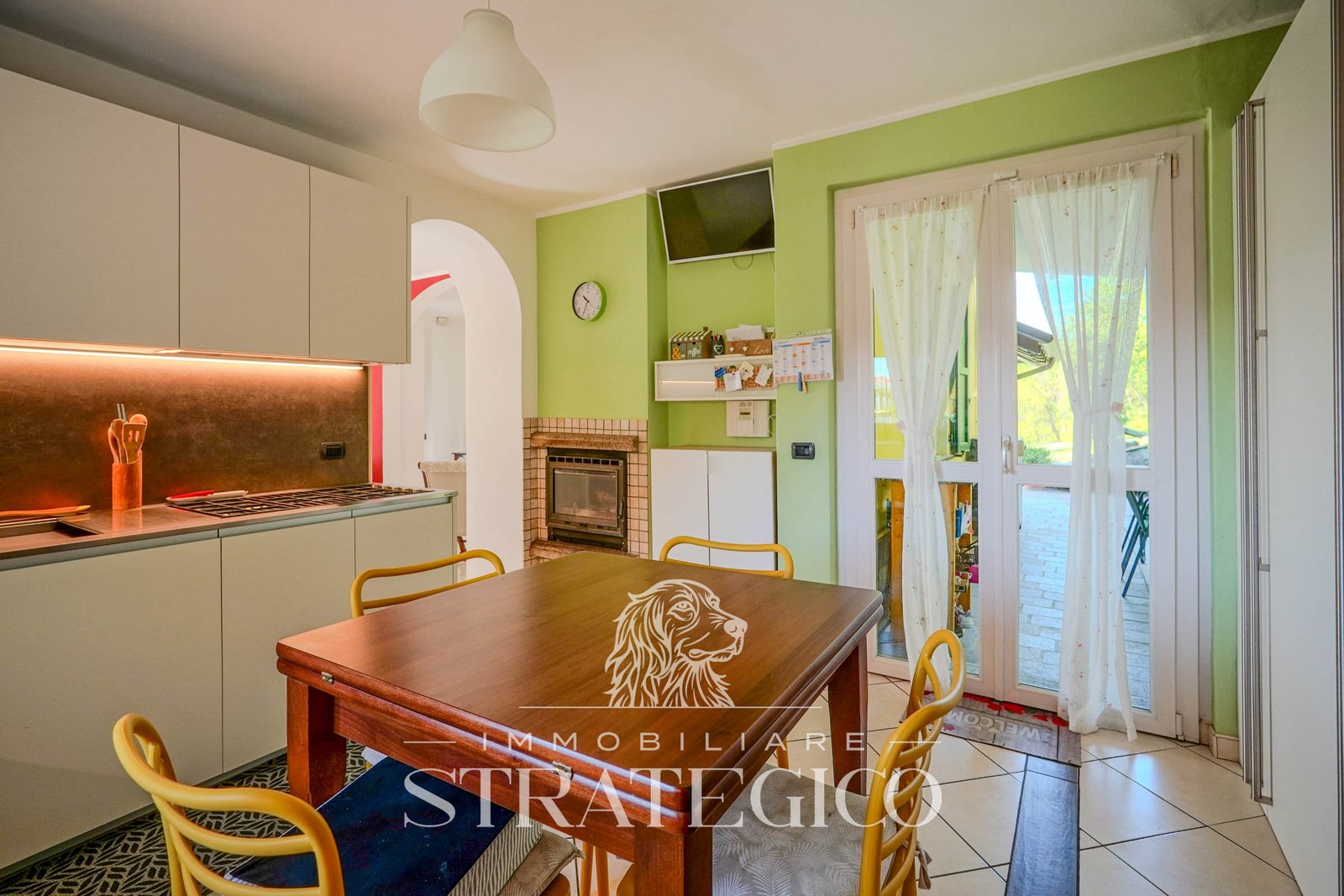 Pisano — Villa su 3 livelli + ampio fabbricato + terreno indipendente