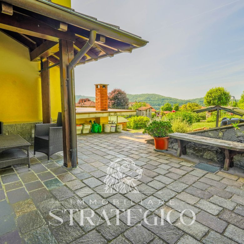 Pisano — Villa su 3 livelli + ampio fabbricato + terreno indipendente