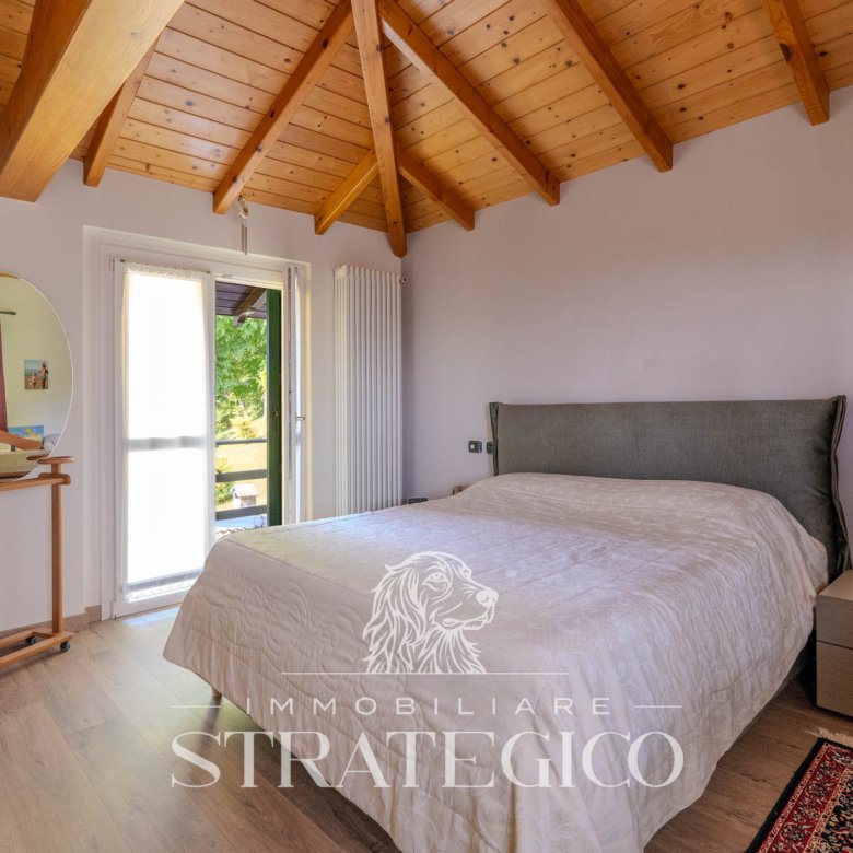 Pisano — Villa su 3 livelli + ampio fabbricato + terreno indipendente