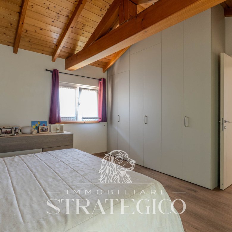 Pisano — Villa su 3 livelli + ampio fabbricato + terreno indipendente