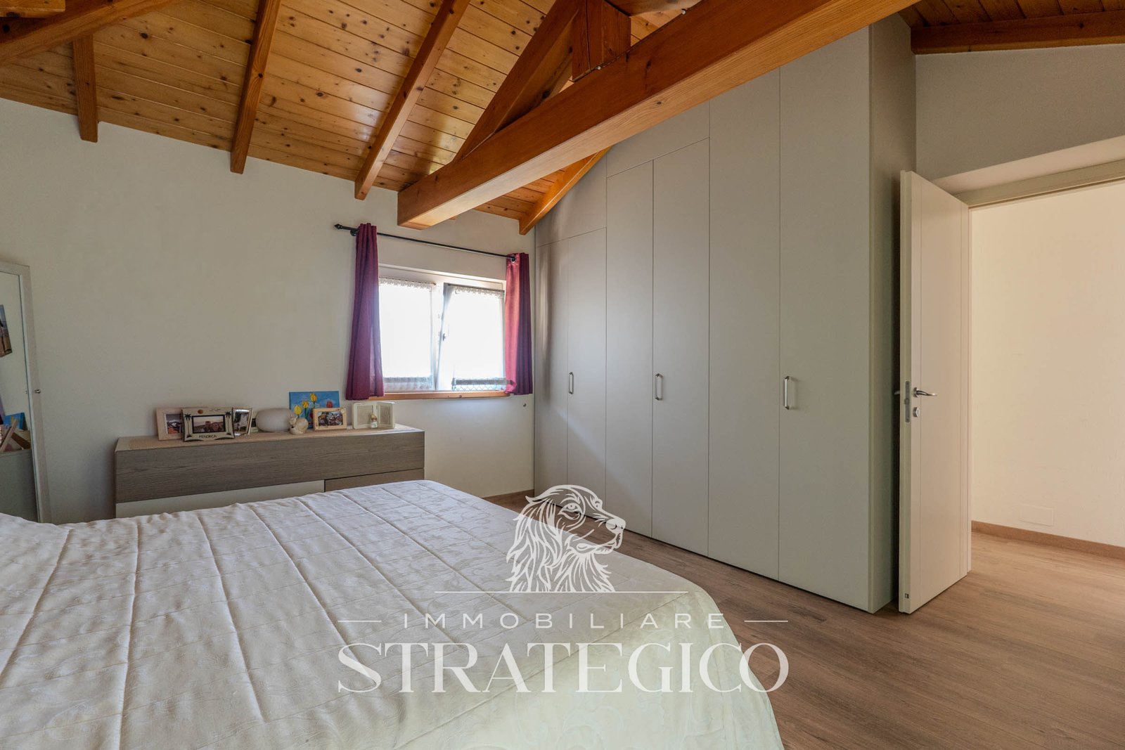 Pisano — Villa su 3 livelli + ampio fabbricato + terreno indipendente