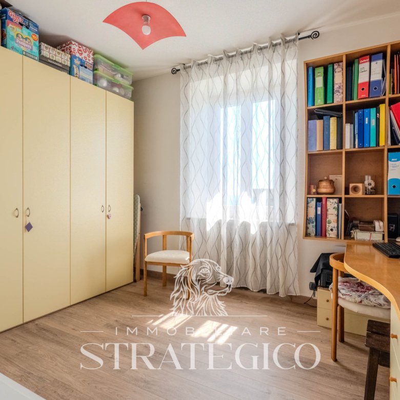 Pisano — Villa su 3 livelli + ampio fabbricato + terreno indipendente