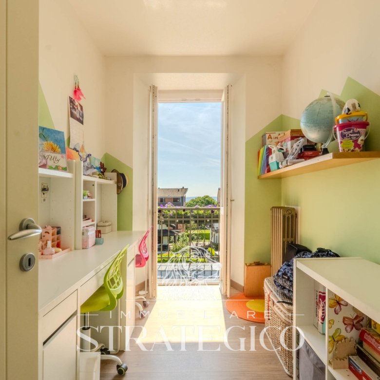 Pisano — Villa su 3 livelli + ampio fabbricato + terreno indipendente