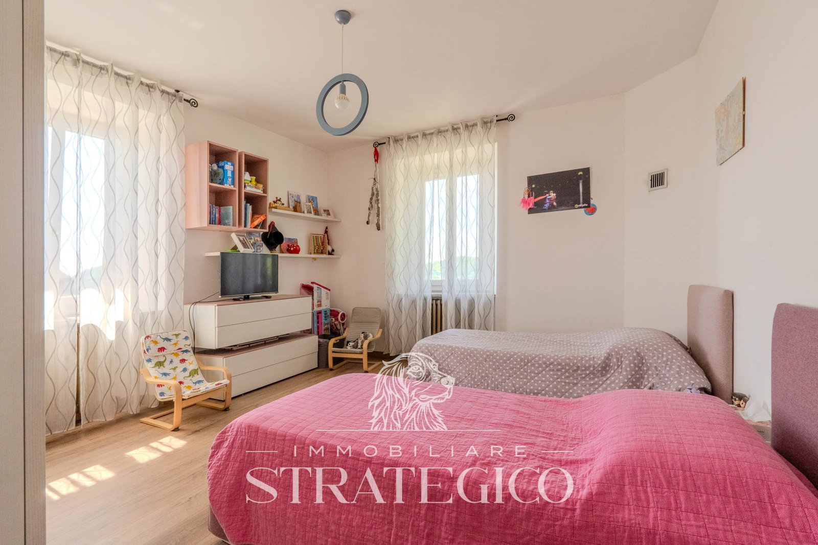 Pisano — Villa su 3 livelli + ampio fabbricato + terreno indipendente