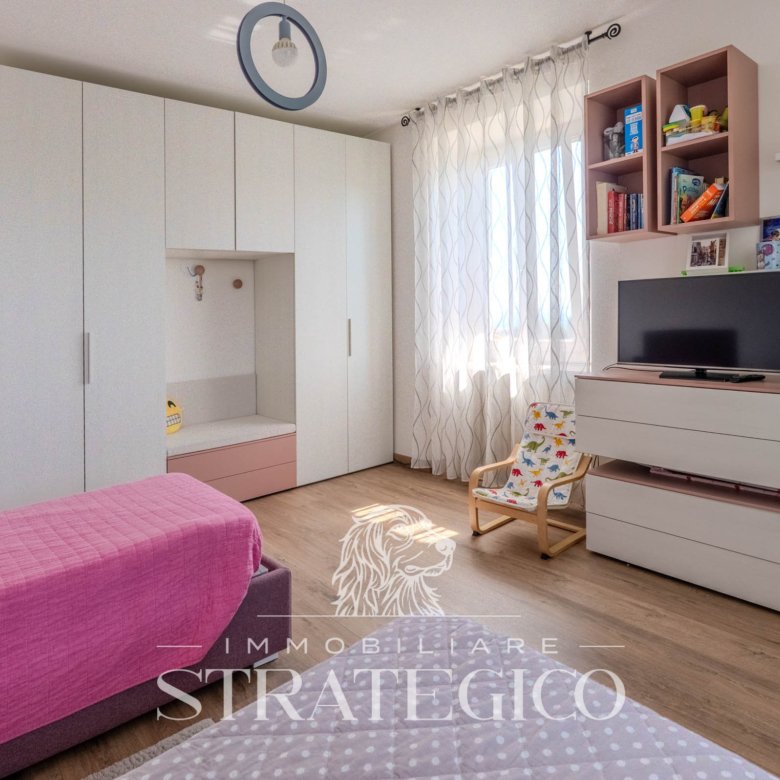 Pisano — Villa su 3 livelli + ampio fabbricato + terreno indipendente