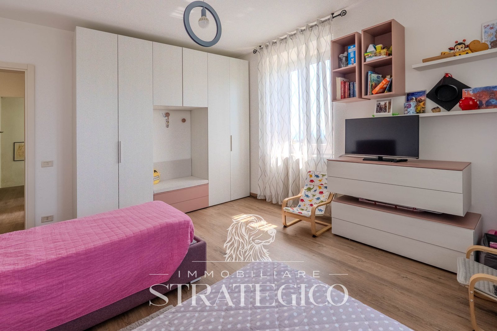 Pisano — Villa su 3 livelli + ampio fabbricato + terreno indipendente