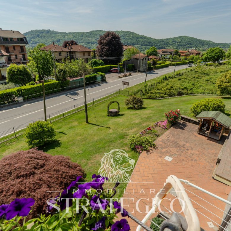 Pisano — Villa su 3 livelli + ampio fabbricato + terreno indipendente