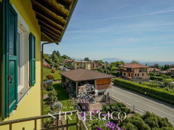 Pisano — Villa su 3 livelli + ampio fabbricato + terreno indipendente