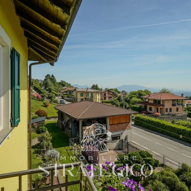 Pisano — Villa su 3 livelli + ampio fabbricato + terreno indipendente