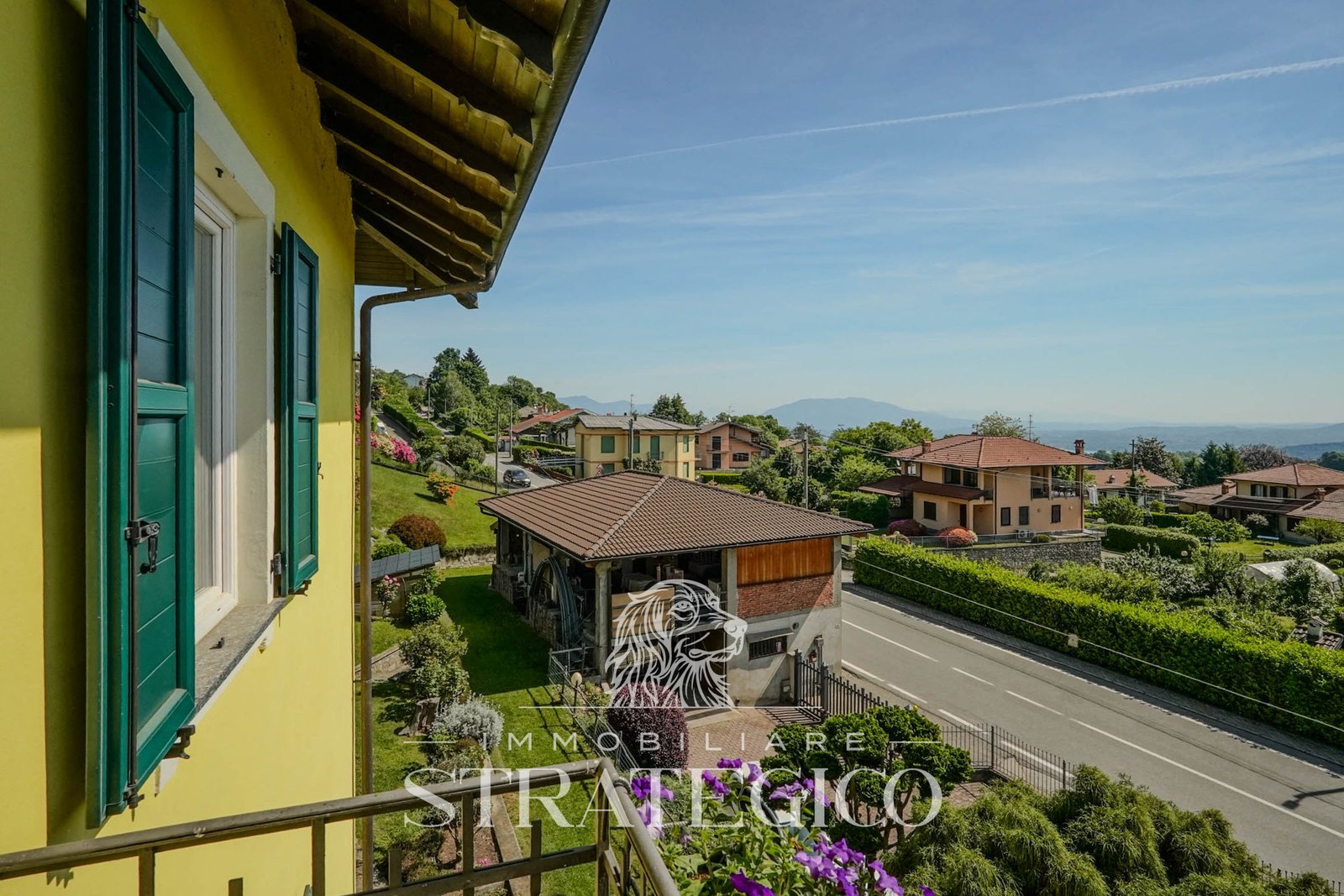 Pisano — Villa su 3 livelli + ampio fabbricato + terreno indipendente
