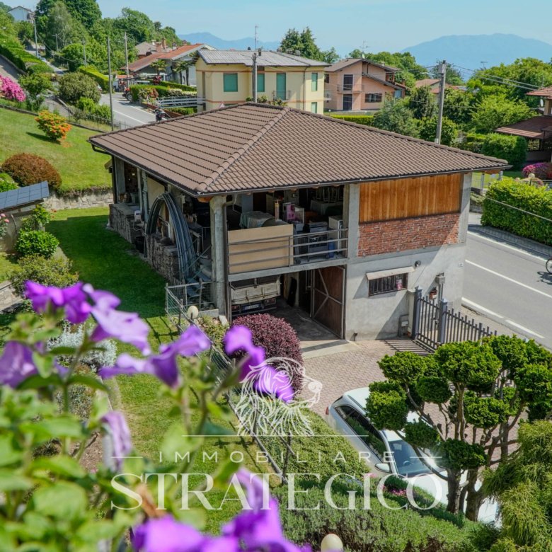 Pisano — Villa su 3 livelli + ampio fabbricato + terreno indipendente