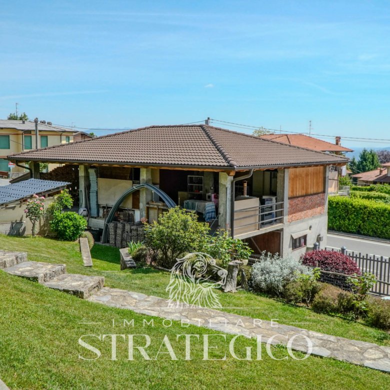 Pisano — Villa su 3 livelli + ampio fabbricato + terreno indipendente