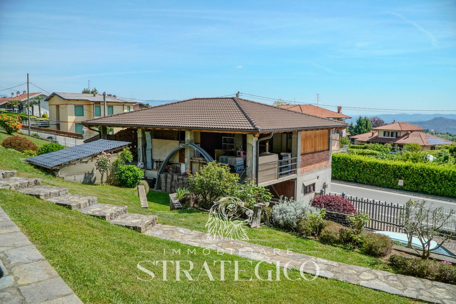 Pisano — Villa su 3 livelli + ampio fabbricato + terreno indipendente