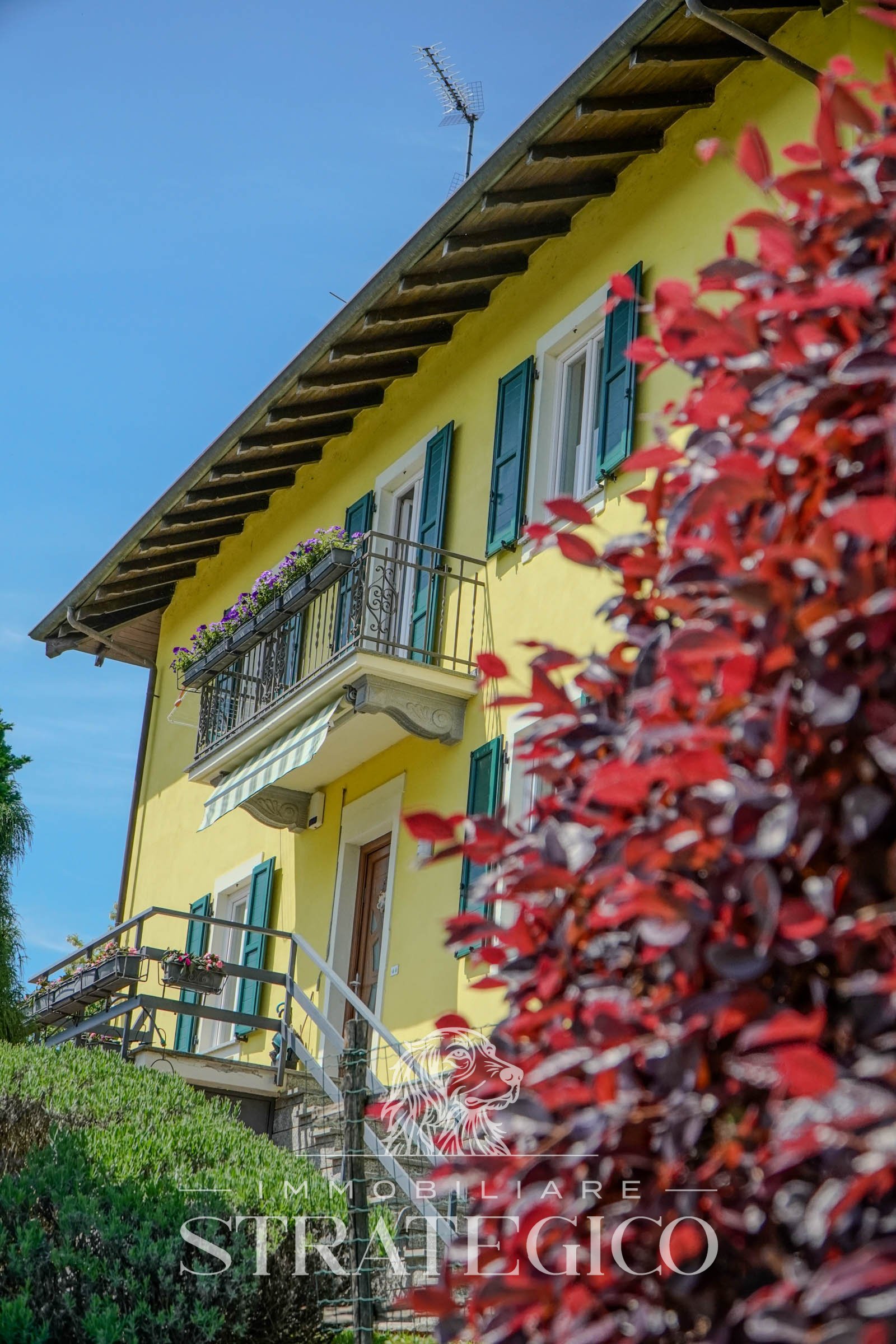 Pisano — Villa su 3 livelli + ampio fabbricato + terreno indipendente