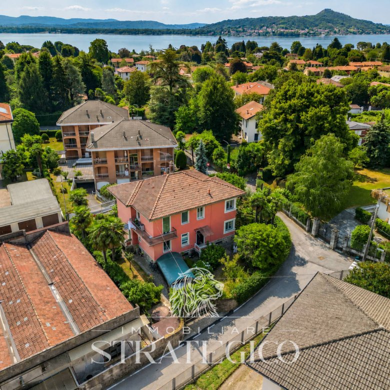 Lesa — Villa indipendente con giardino sul Lago Maggiore