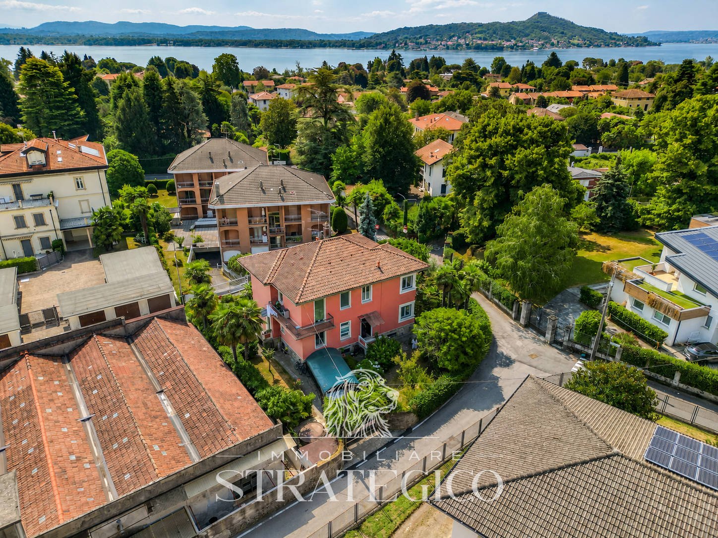 Lesa — Villa indipendente con giardino sul Lago Maggiore