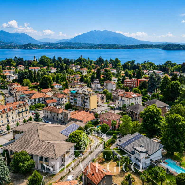 Lesa — Villa indipendente con giardino sul Lago Maggiore