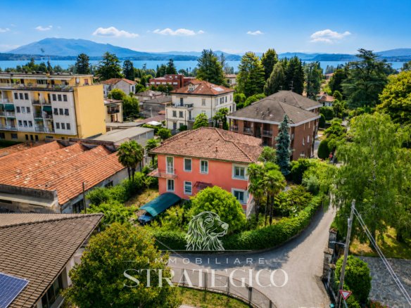 Lesa — Villa indipendente con giardino sul Lago Maggiore