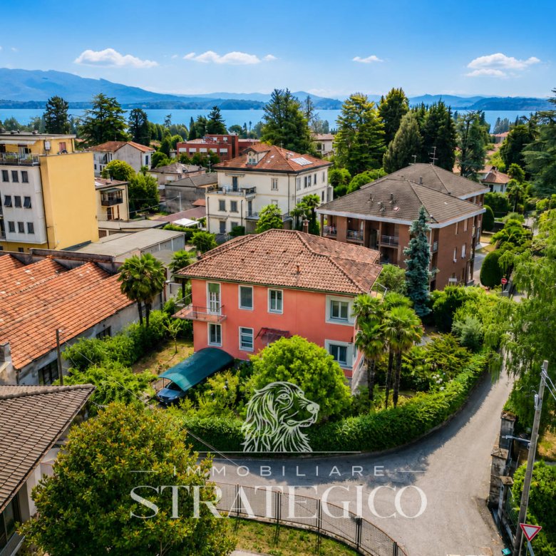 Lesa — Villa indipendente con giardino sul Lago Maggiore