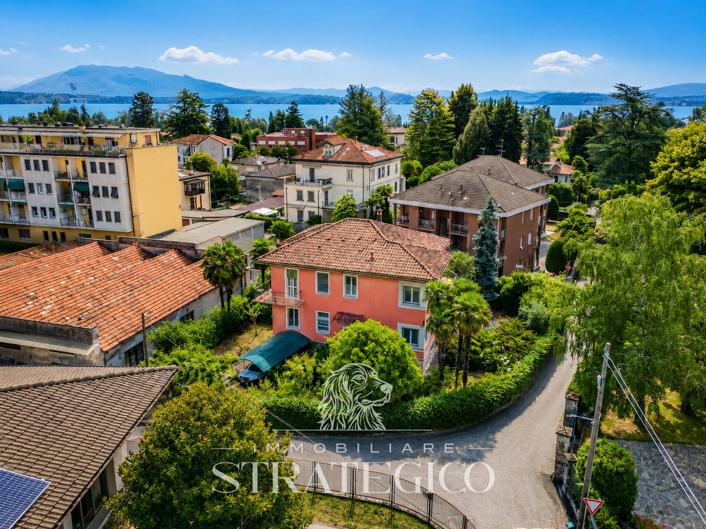 Lesa — Villa indipendente con giardino sul Lago Maggiore
