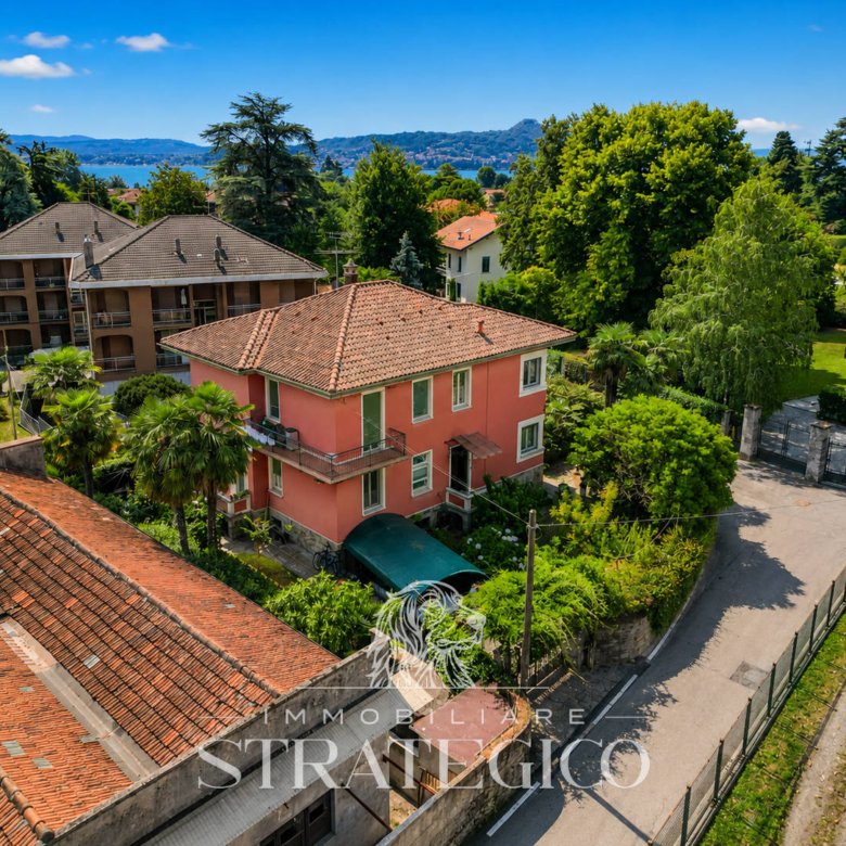 Lesa — Villa indipendente con giardino sul Lago Maggiore