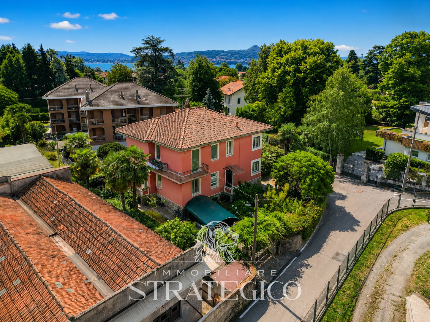 Lesa — Villa indipendente con giardino sul Lago Maggiore