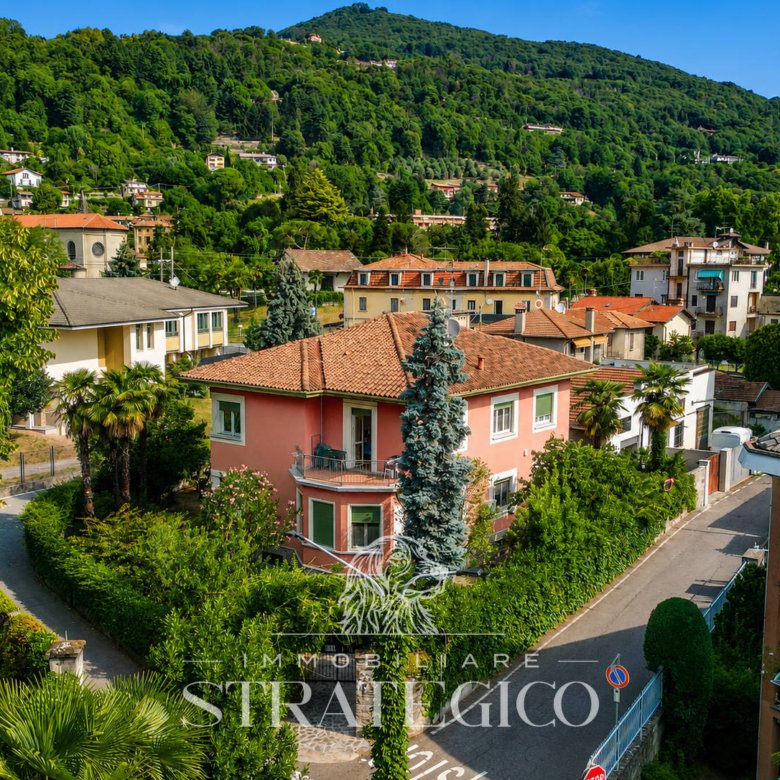 Lesa — Villa indipendente con giardino sul Lago Maggiore