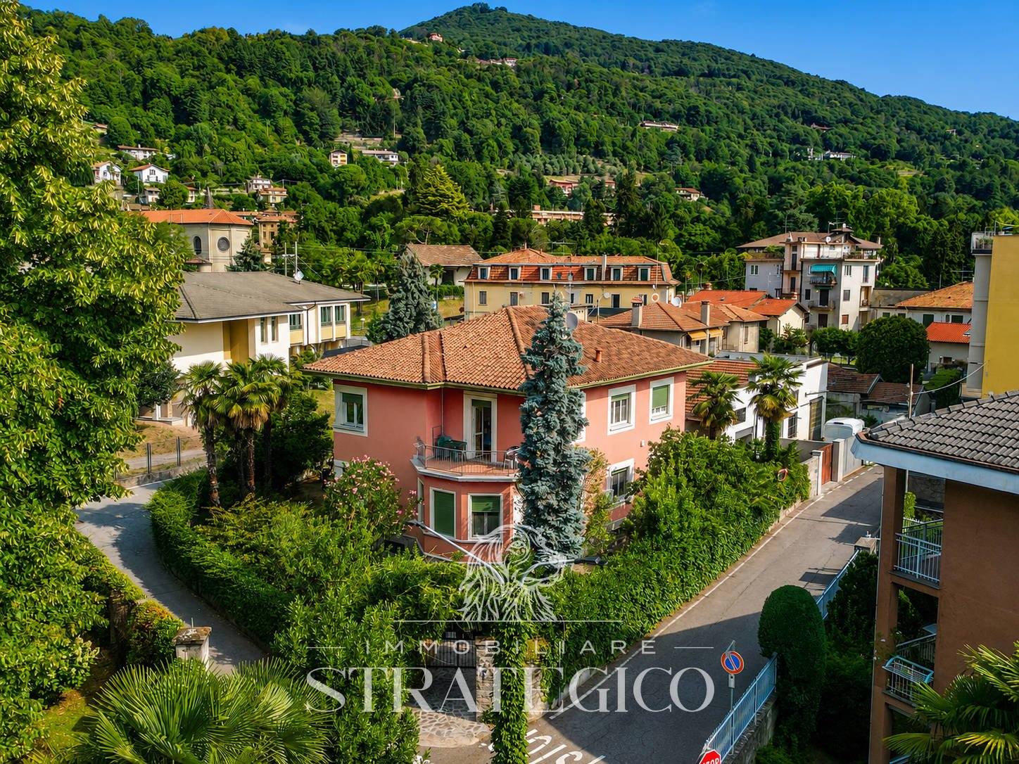 Lesa — Villa indipendente con giardino sul Lago Maggiore