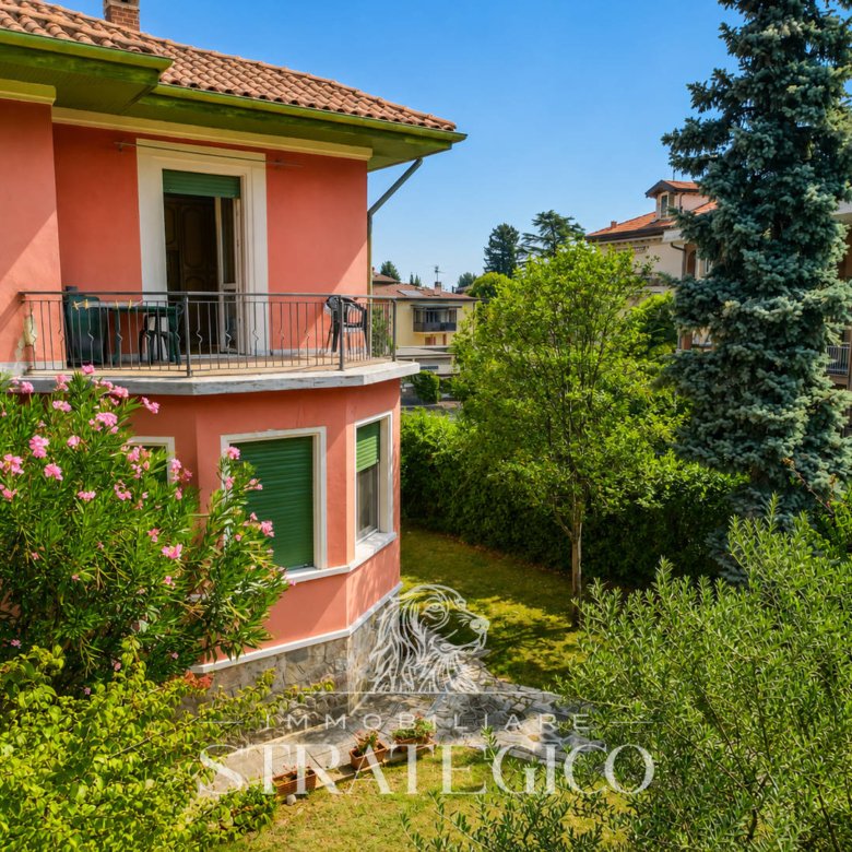 Lesa — Villa indipendente con giardino sul Lago Maggiore