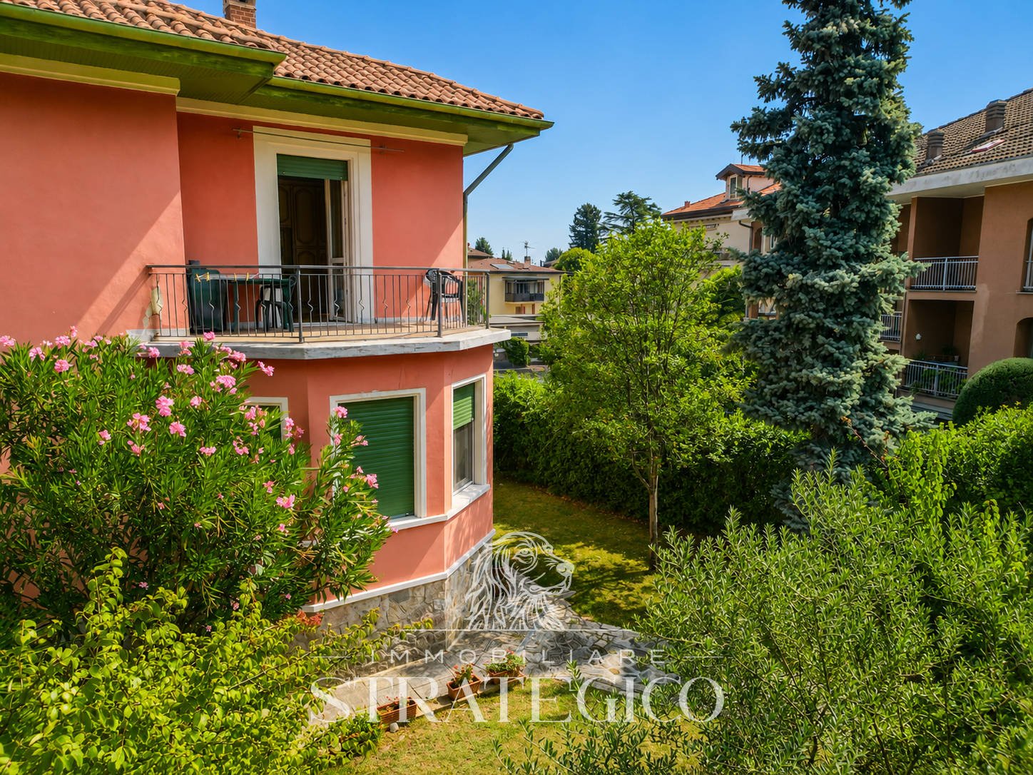 Lesa — Villa indipendente con giardino sul Lago Maggiore