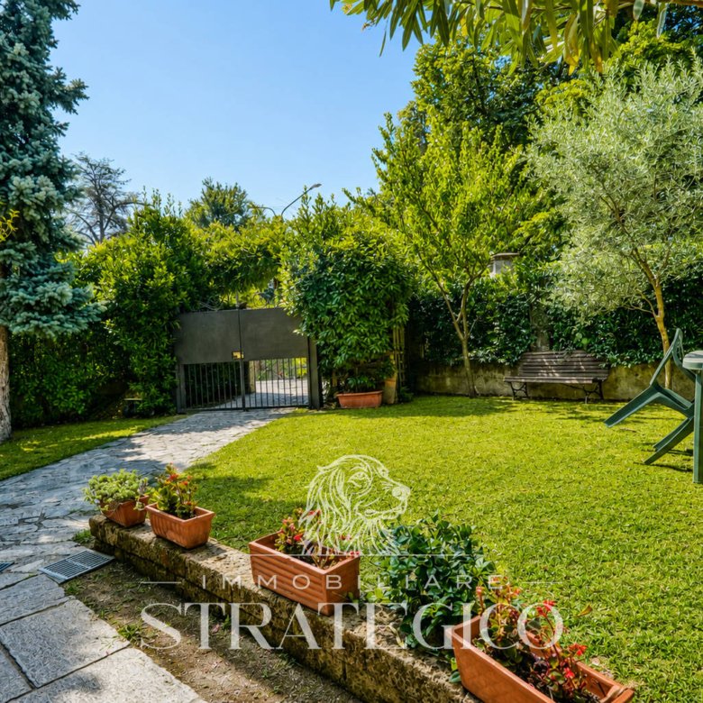 Lesa — Villa indipendente con giardino sul Lago Maggiore