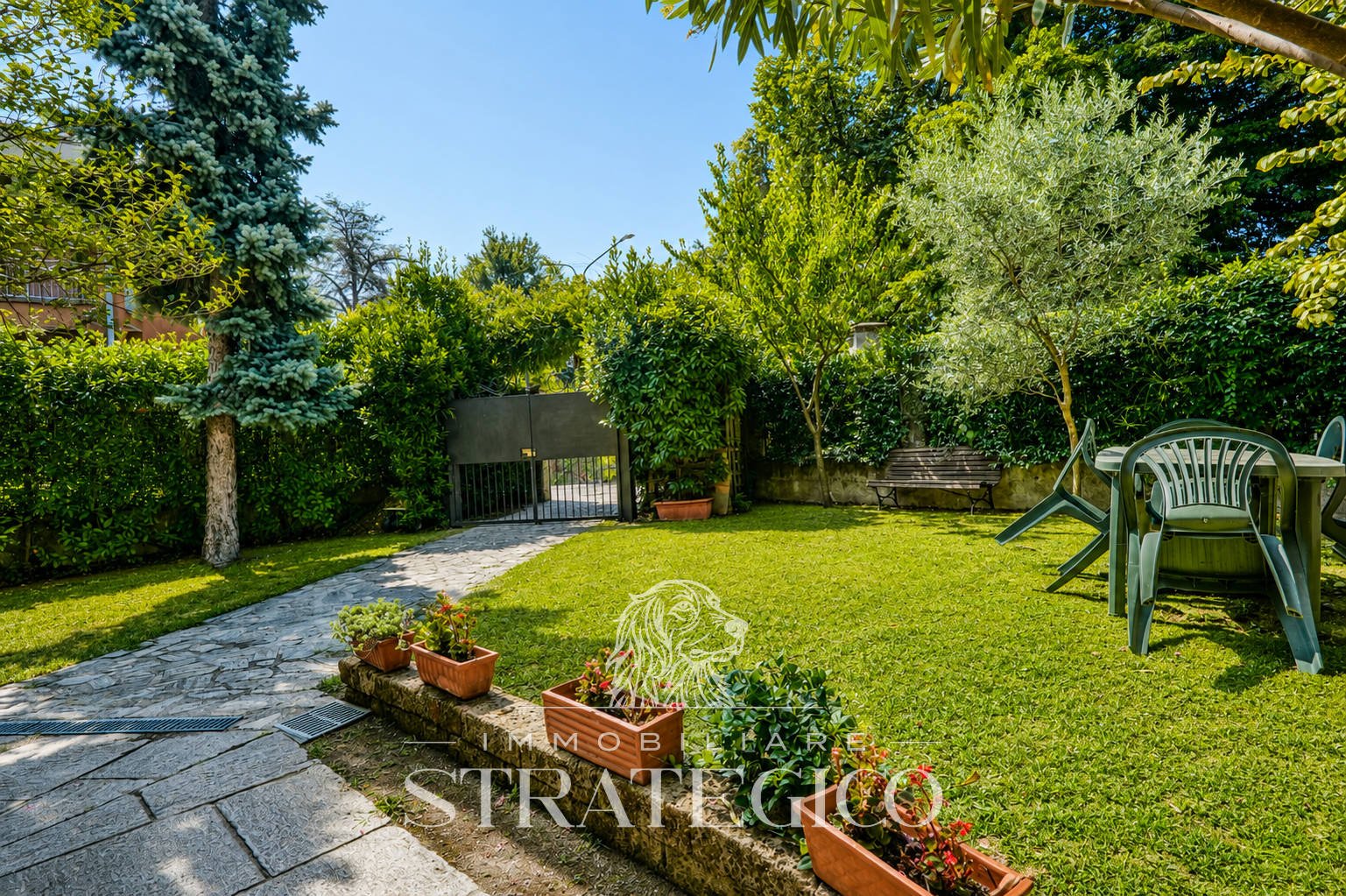 Lesa — Villa indipendente con giardino sul Lago Maggiore